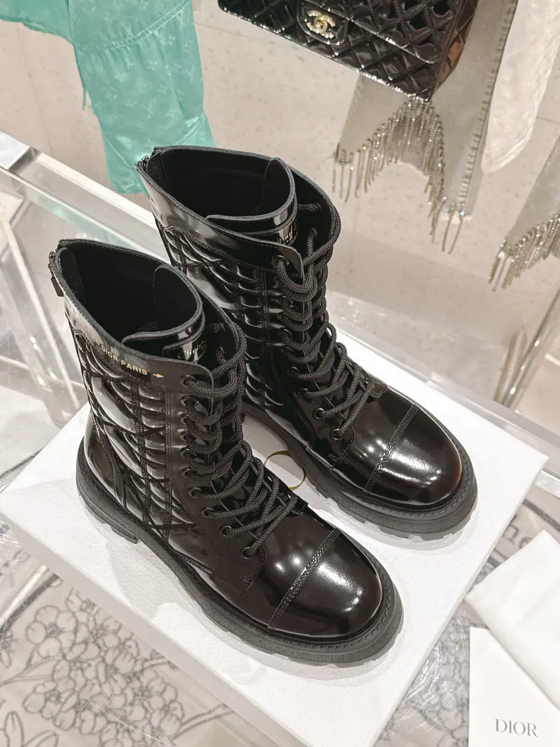 Piri./Mauri. 🏧𝐃𝐈𝐎𝐑Top-class classic boot., Autumn Winter Update SeriesD-MajorMartin's boot.💃Original1:1Shape, Perfect.！ Imported originals of cow leather fabrics The only one on the side of the bull's skin.. High-density embroidery process. OriginalTPUThree sets of large base. Size35-41 [40/41Custom] Inside is optional.:(Please make a note on the next order.) ✅A cow's skin., ✅A woolly mat.