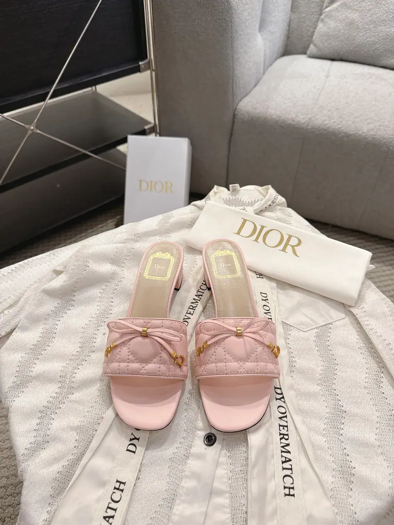 Plant price Dior Dio.2026Spring and summer.BalletSeries The electric tweeded butterfly with pearls. CDThe star is the same. That's a big one. Size: 35-41Standard Code（40.41.Custom without re-offer）