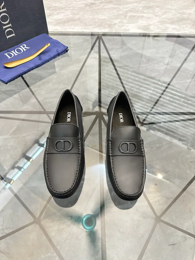 Sell Price: ¥ High-end quality Trade marks: Dior*「Dio.*」Doudou shoes. Positive code number: 38-44.(Make a reservation.45.46) Commodity materials: The shoe is imported into the skin of the cow., In the comfort of the cow's skin., Original Base. Part No. No.