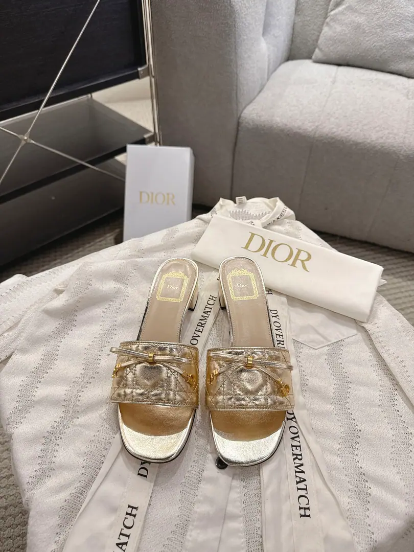 Plant price Dior Dio.2026Spring and summer.BalletSeries The electric tweeded butterfly with pearls. CDThe star is the same. That's a big one. Size: 35-41Standard Code（40.41.Custom without re-offer）
