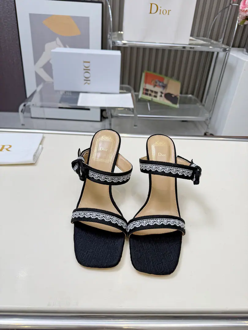 Gum./Python. 🏧𝐃𝐈𝐎𝐑Dio. - A embroidered heels. Latest LetterlogoWeaving embroidery stubble sandals. Original purchase. Specialized materials. The original one-to-one.！ Original custom-made embroidery shoe face Top sheep's skins are in the ground. He's tall.9.5cm Size: 34-43 [40.41.42Custom]
