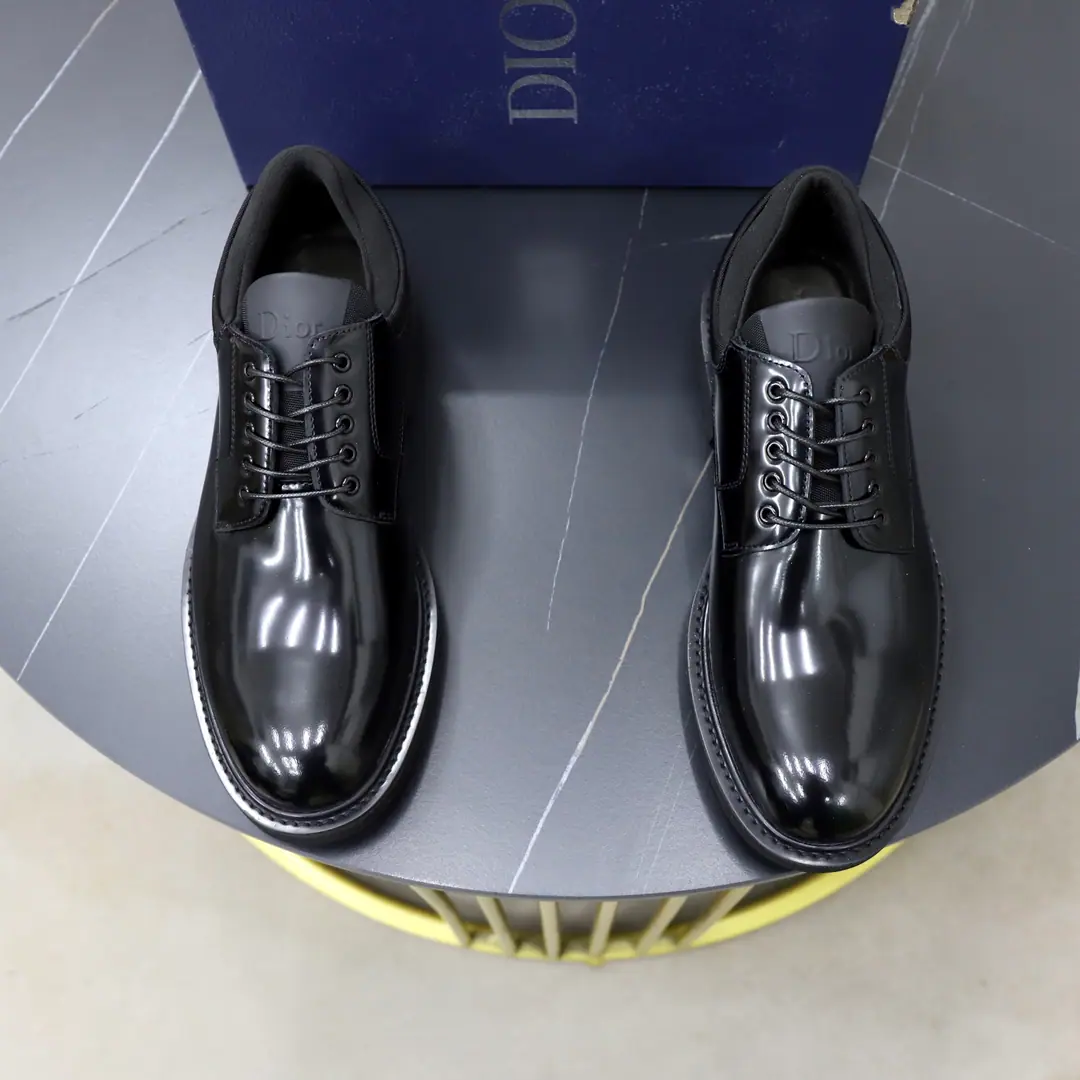 Get out of the factory. 🙅‍♂️🙅‍♂️🙅‍♂️In the cow's skin. Brand: Dio.DIOR Standard Code: 38-44（45Make a reservation.） Level: Same as the other two. Materials: The original high-end cow cover. In the cow's skin. Slipperproof, soft and heavy. Type: Men's fashion boots. The noble luxury of the great elements. Top luxury. Colours: Physical Image Colour