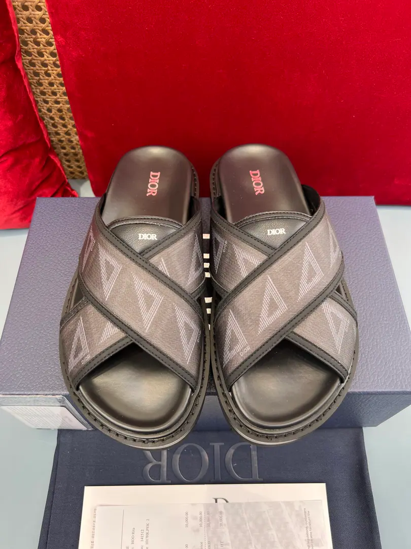 Men👨🏻Plant price, New paragraph 🆕Dior Aqua A man's slippers are elegant and leisurely.. - I'll take a D.～Ash CD Diamond Reconstruct the canvas., Inspired by the... Dio～Archives. Match“D”Signs and commo-tone bottoms, It's easy to match shorts or jeans., Make a fine shape.. Codes: 38-47 (38.47I'll make sure I don't change it.)