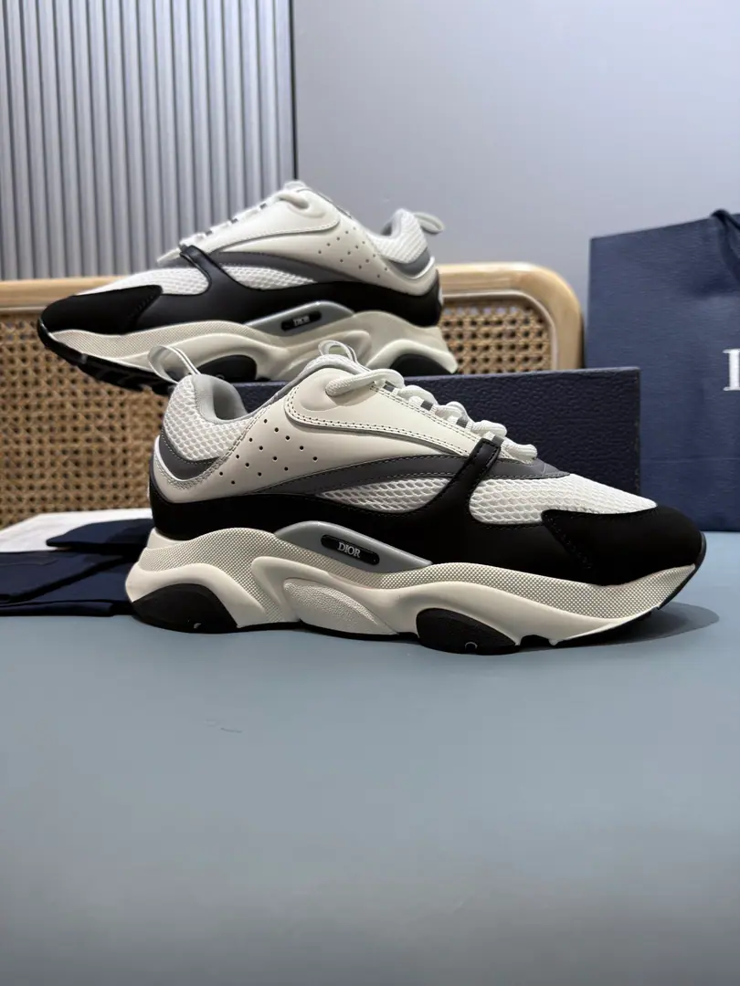 Top Men👨🏻Plant price, Dio*Dio.B22Series of sneakers. The inspirational low-banded contour from the retrorun run shoe is the use of gray cow leather and blue and white web-eye fabrics to bind the shoe face., It's a black match., White and blue rubber shoes.. Blue eye-folded shoe tongue and heel support nylon ribbon decorations., Sidesark“Dio～”Logo. It's a sharp contrast to the suit., Add a fashion breath of sports clothes to your appearance. The thick is a lot higher.4cmLeft and right～ Codes: 39-47（46.47I'll make sure I don't change it.）