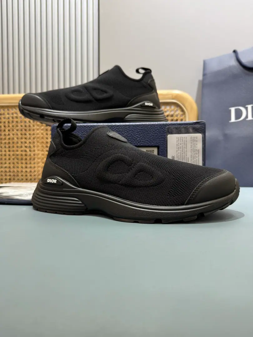 Top Men🧍‍♂️Plant price, This one. B30 The shoes with the socks and the sneakers are... DDon't make a classic new one., Fashion and sport.. The redesigned formula is carefully designed using materials such as Navy blue-feather., I'm not sure. CD30 Mark Up, I'm not sure I'm going to be able to tell you how beautiful I am.. The tongue and the back of the shoe are in silver. D B30 and CD30 Mark. The light texture of the rubber outside highlights a lot of classic details., Internal ballistic design, To build the desired comfort.. It's a mix of leisure singles., Make a fine shape.. Help with the face material.: Texture, Cow-cutter. Except decorations and decoration lines Side and back side CD30 Mark ♪ Shoe tongues on the D B30 Mark Internal ballistic belt design, Steady match. White lightly texture rubber external matching DSigns and black edges The bottom of the pairs of shoes is scalded with Dio, CD30 and B30 Mark Size: 39-47 (47I'll make sure I don't change it.)