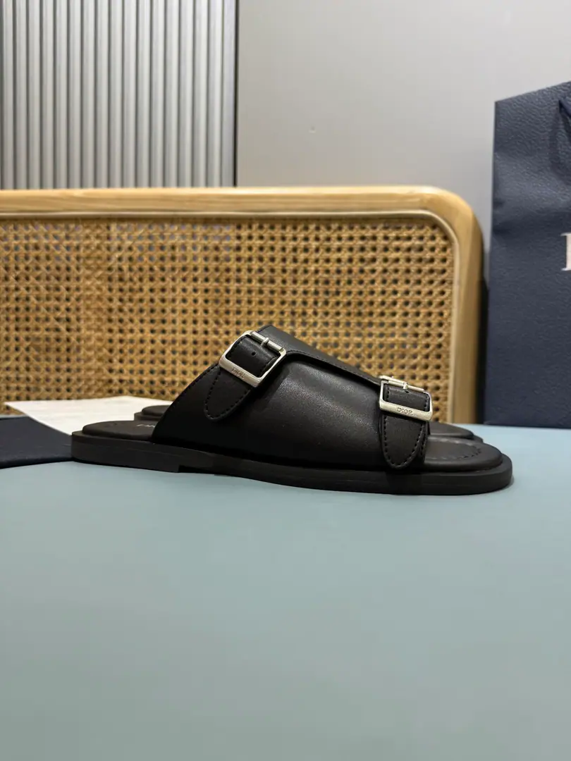 Men👨🏻Plant price, New paragraph 🆕Dior Aqua A man's slippers are elegant and leisurely.. - I'll take a D.～Ash CD Diamond Reconstruct the canvas., Inspired by the... Dio～Archives. Match“D”Signs and commo-tone bottoms, It's easy to match shorts or jeans., Make a fine shape.. Codes: 39-46 (46I'll make sure I don't change it.)