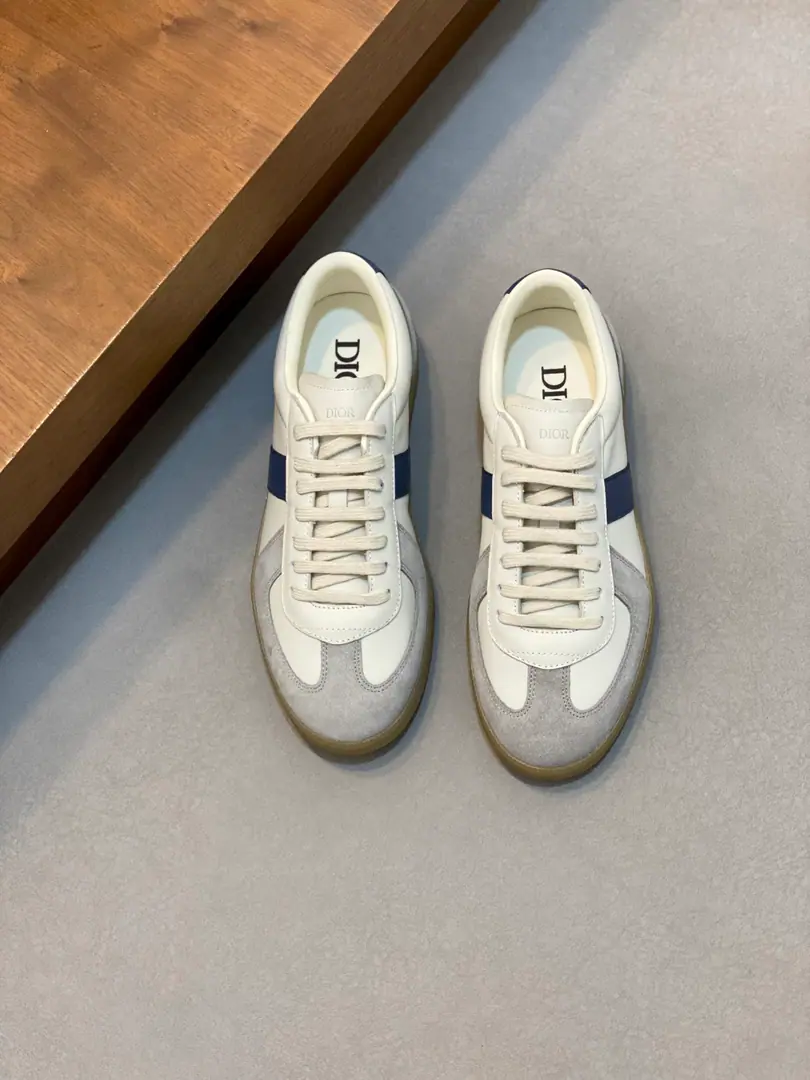 Dio.Dior Series Leisure Sports shoes Skis. Original procurement development Make the goods. This one. The sneakers are brand new in the fall of 2002-2003., Re-read the classic tennis shoes., The contours of fashion highlight the feeling of a deep sense of truth.. It's carefully prepared using Navy blue and white flower paste., I'm not sure. Oblique Stamps, With a fuzzy patch., Don't put a single pair of shoes on the table. Dior Pumping sign, With the Navy blue horse hair wide shoe belts and dumb-looking eyes with yellow copper eyes.. White Dior Oblique The rubber soles., The back side is contrasted. Dior 30 Avenue Montaigne Mark Up. It's a fashionable style. Send a cabinet for fine packaging🛍📦 ▪️ Fabulous.: Original CustomiseObliqueOld flower.+Bullskins. ▪️ Uchi.: Original customized sheep skin+In the air network. ▪️ Shoes under the sole.: Original modeling of slide-resistant rubber material ▪️ Bottom: 4CM ▪️ Size: Men38-45（38, 45, 46 Make a reservation.）