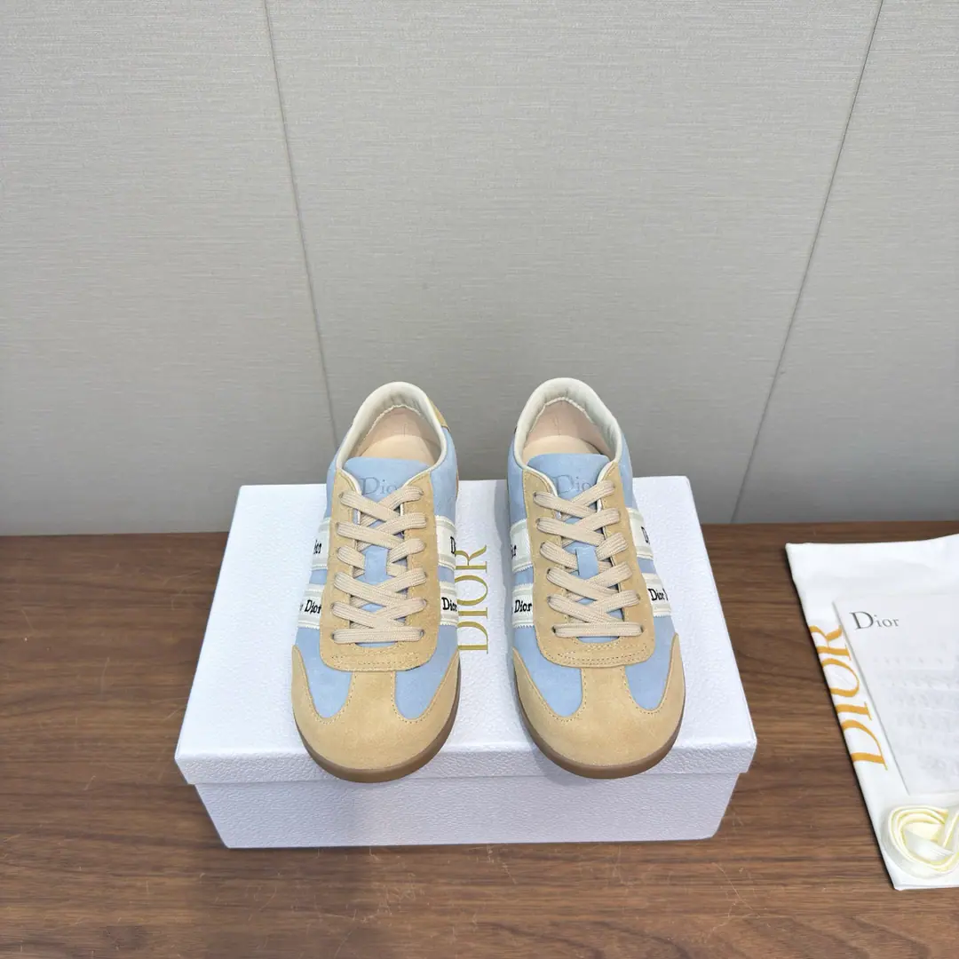Dior Dior is the latest.26ss Spring Series Leisure sports shoes Shoes. New money coming in. High Version 2026New series, Different shoes., ♪ The youth is so great ♪ Dream back to school., Re-enacting sports style with elegant fashion.. The shoes were carefully made from white net eye fabrics., Shoe belts and heels. Christian Dior Paris Mark. A fine pair of shoes, soft and soft., It can add high-altitude to various recreational models. Send a cabinet for fine packaging🛍📦 ▪️Fabulous.: Original custom-made process materials ▪️Uchi.: Imports of soft sheep skins ▪️Shoes under the sole.: Original modeling of slide-resistant rubber material ▪️Bottom: 3CM ▪️Size: Female35-41 / 41Custom