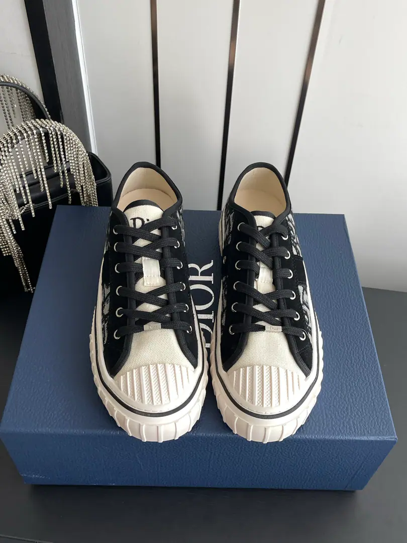 🏧𝐃𝐈𝐎𝐑The new Dior is a little bit of old-flake-ass dhow-ass. A little cliqued-up canvas with a loosely tuned ancient culture., The classic shell-shelled shoe head is a stylish gang., Collapse synthesizing design clearly., The classic old flower element is inflamed into the lightly lavish style., The straps are all designed to be sexual.. Shoe.: The canvas./Embroidery Uchi.: Bullskins. Otsumi!: Original version to open Codes: 35-45（Women40.41/Men45Do it.）