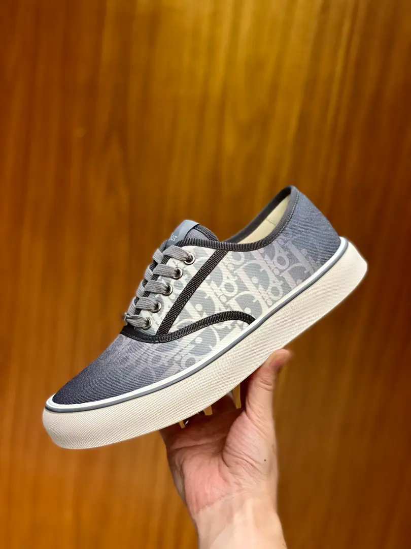 Dior Saltwind Sports shoes ♞. 39~45 Cotton flour multicolour Doves & Roses A pattern embroidery SaltwindThe series is a shoe line for Dior's daily leisure., Luxury locomotives., The master's low profile, old man., No, it's not.B23The high-end shoes are so high., It's better for a low profile.. The whole shoe is based on the classic skateboard canvas., Shoes are round., Long shoe work., No sense of stupidity., It's different from the big old man's shoes., It's a light-flag, daily flat-bed shoe.