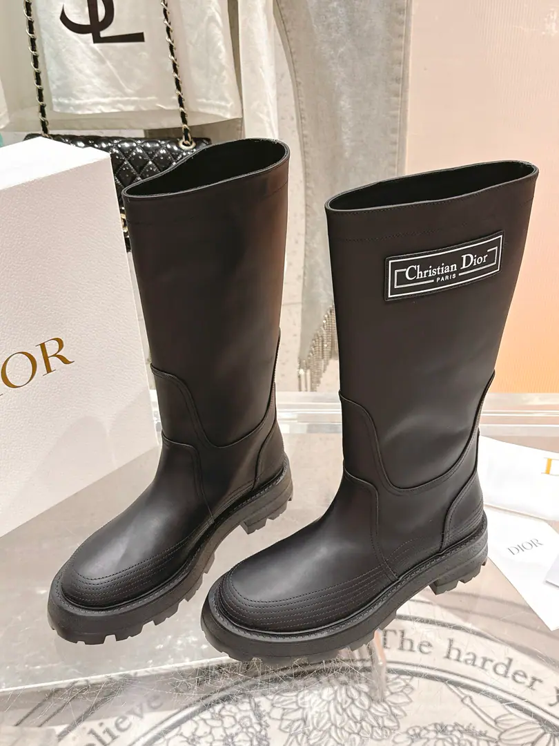 🏧𝐃𝐢𝐨𝐫Top Version Autumn and winter show is a new Braddock boots., The original development detail is perfect. Nice and handsome. Momentum style. Fabulous.:Original custom-made cow skin Uchi.:Imported cattle skin Otsumi!:Original model rubber bottom Size:35-41 [40.41Custom]