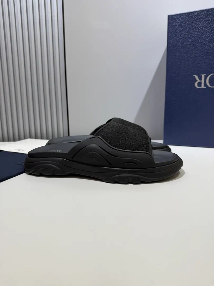 Men👨🏻Plant price, New paragraph 🆕Dior Aqua A man's slippers are elegant and leisurely.. - I'll take a D.～Ash CD Diamond Reconstruct the canvas., Inspired by the... Dio～Archives. Match“D”Signs and commo-tone bottoms, It's easy to match shorts or jeans., Make a fine shape.. Codes: 38-47 (38.47I'll make sure I don't change it.)