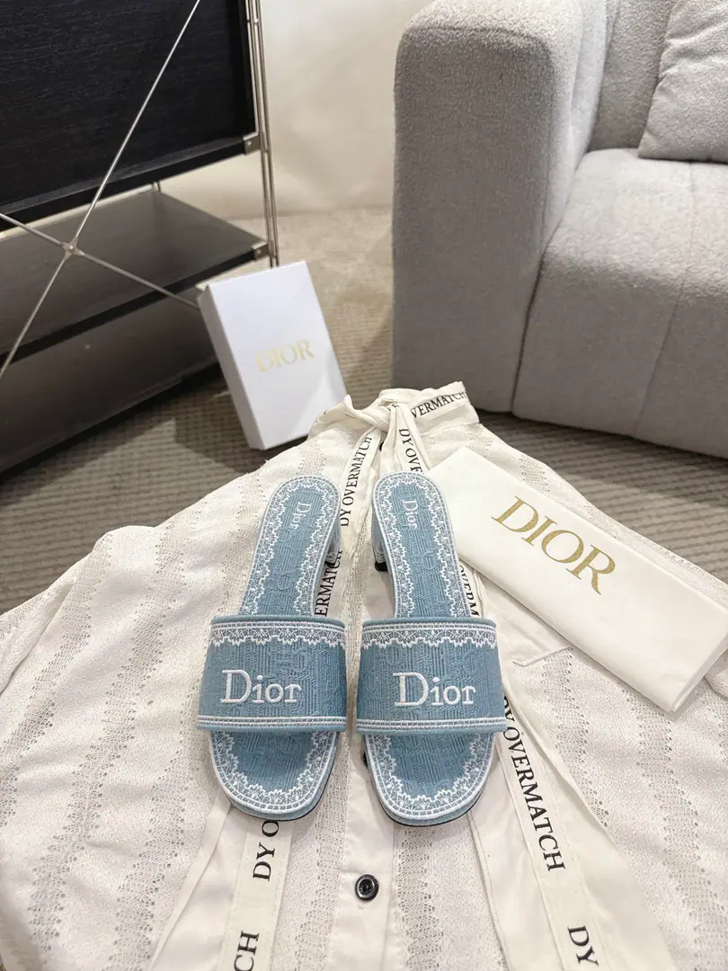 High heels Dror2026♪ Spring and summer ♪ CD•Ms. Dio has a long-term embroidered slipper. Christian Dior has always been a gorgeous and elegant noun., In fashion, the top of the world.👍 Especially worth mentioning.: A salivation.✨Pattern, Re-presentChrstian DiorOne of the precious symbols.✅ Original version*Full package More than 100 colors. ◽️Shoe.: Top-of-the-line embroidery cotton cloth. ◽️Uchi.: Import of sheep skin ◽️Otsumi!: The original is really leather. ◽️Codes: 35-41 (41Do it.) ⚠️⚠️⚠️Because of the color., Individual colours to be ordered, No, no, no, no, no.