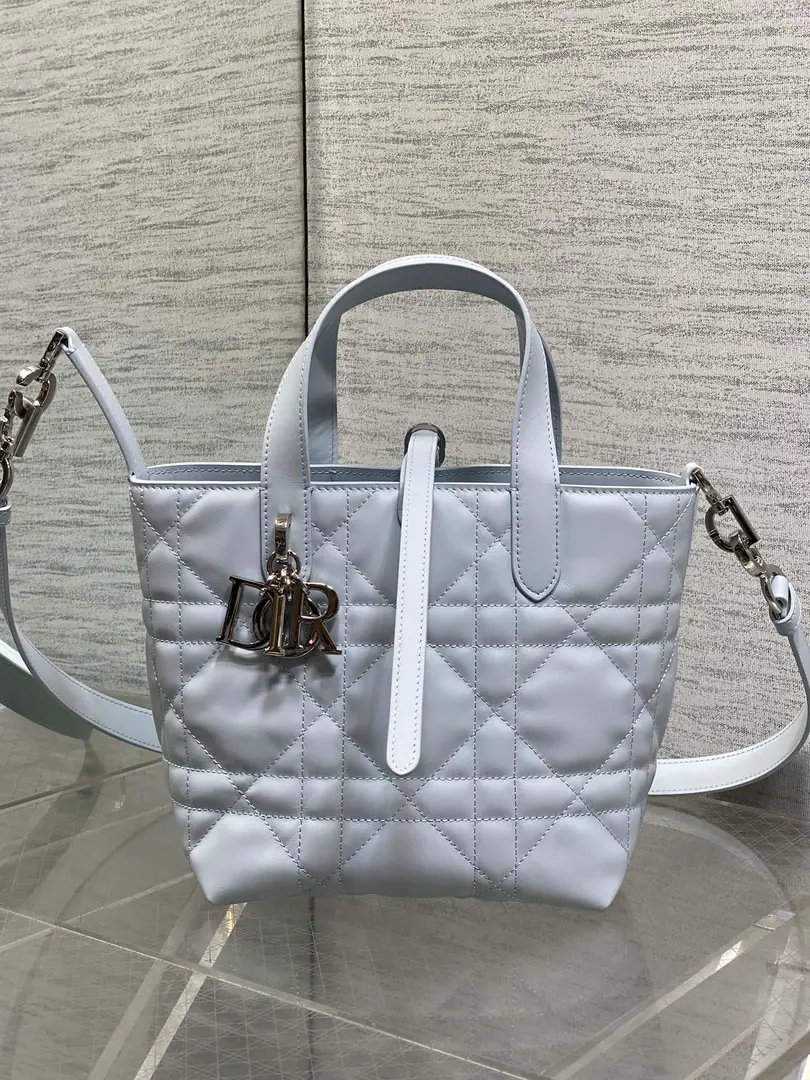 ToujoursPrototype series subcolons, A special basket., It's a little too beautiful., Capat value bag, Take a good look at it., Super-dig., Combining classic letters with accessories, Morden's fashion is perfect., The body is very soft., The calf's skin is full of high quality., Not a single-leg button., - With a long shoulder., Full functional score, And the capacity is very high.nice, The daily travels can be put down. size:16*12*18cm 6835/2835 0010