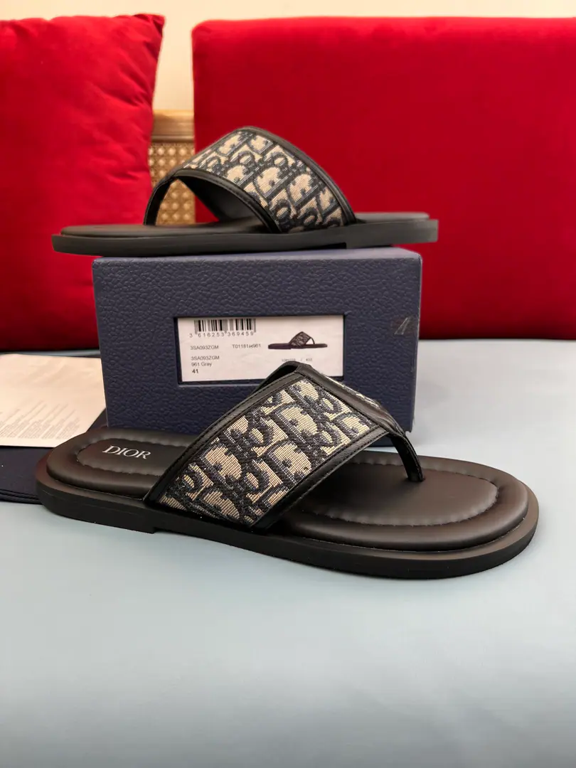 Men👨🏻Plant price, New paragraph 🆕Dior Aqua A man's slippers are elegant and leisurely.. - I'll take a D.～Ash CD Diamond Reconstruct the canvas., Inspired by the... Dio～Archives. Match“D”Signs and commo-tone bottoms, It's easy to match shorts or jeans., Make a fine shape.. Codes: 38-47 (38.47I'll make sure I don't change it.)