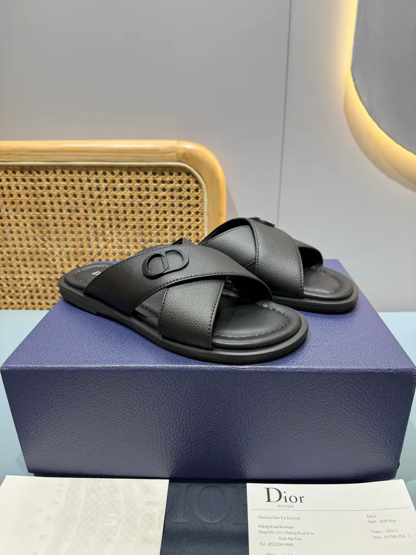 Men👨🏻Plant price, New paragraph 🆕Dior Aqua A man's slippers are elegant and leisurely.. - I'll take a D.～Ash CD Diamond Reconstruct the canvas., Inspired by the... Dio～Archives. Match“D”Signs and commo-tone bottoms, It's easy to match shorts or jeans., Make a fine shape.. Codes: 39-46 (46I'll make sure I don't change it.)
