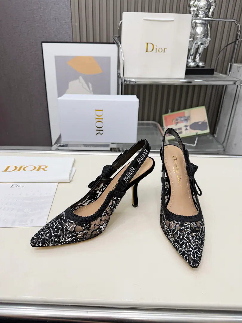 Gum./Python. 🏧𝐃𝐈𝐎𝐑Dio. Embroidery&- The hot high heels. Embroidery LetterlogoSkins and sandals. The cabinet has a new picture of the flower embroidery.. Original purchase. Specialized materials. The original one-to-one.！ Original Speculated Environmental Pyrome Shoes In top-of-the-sheep skin.+Pure copper hardware button. Size: 34-43 [40.41.42Custom]
