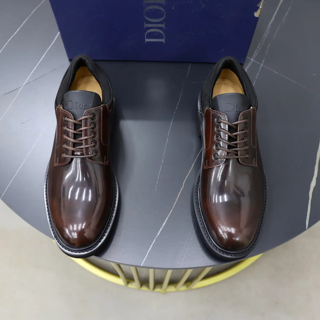 Get out of the factory. 🙅‍♂️🙅‍♂️🙅‍♂️In the cow's skin. Brand: Dio.DIOR Standard Code: 38-44（45Make a reservation.） Level: Same as the other two. Materials: The original high-end cow cover. In the cow's skin. Slipperproof, soft and heavy. Type: Men's fashion boots. The noble luxury of the great elements. Top luxury. Colours: Physical Image Colour