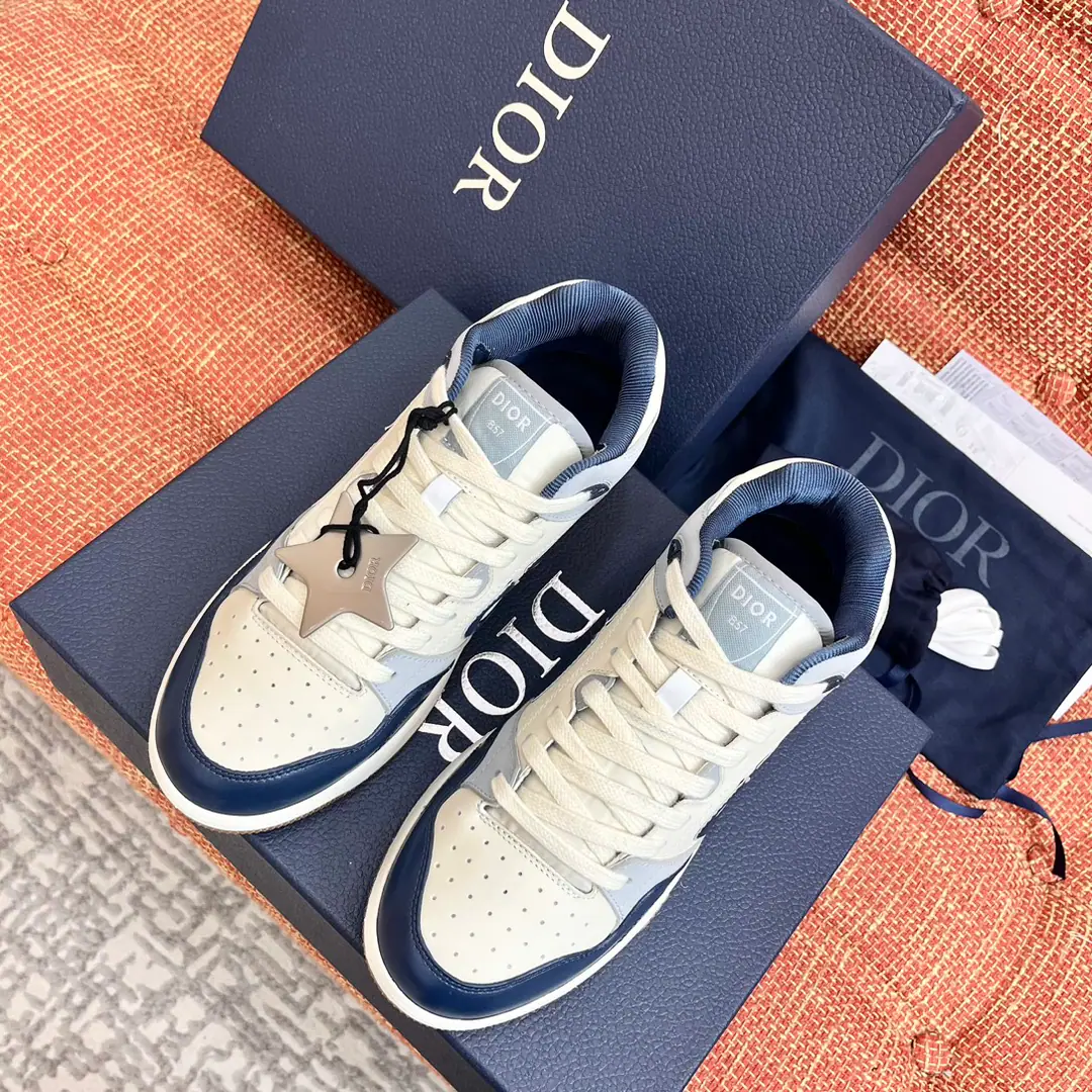 2023ss Dio* Dio. B57Series Couple money.CDOld Fa-Spin. Leisure sports shoes ‼️Top Version🔝Original purchase development for sale👍🏻 This Dior.B57Sports shoes, It's carefully crafted using grey and white smooth cow leather., Sides are in rice and black.ObliqueMark sign, Shoe tongue., Shoes under and behind the backs, so as to improve the tone with a variety of features., And the perforated details., The artery and rubber plate are more of a charm for the motion of its sports style., It's a mix of costumes., ♪ Make a fine one ♪. 😋 💜Fabulous.: Original custom-made cow skin+ObliqueEmbrace 🔘Uchi.: The original import is in the air. 🔘Shoes under the sole.: Original OpenTPUGroup Bottom 🔘Bottom: NYO3cm 🔘Codes: Women35-41 Men38-46 （Women41, Men38.46Make a no-refund order.）