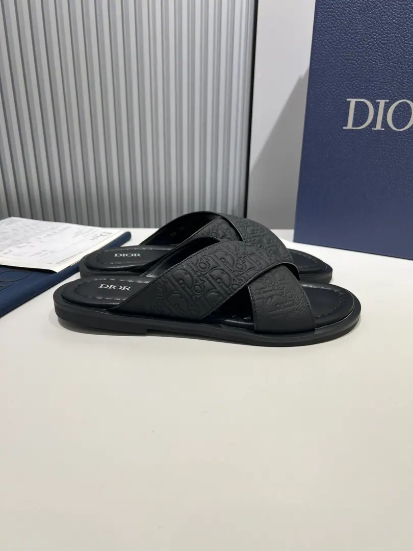 Men👨🏻Plant price, New paragraph 🆕Dior Aqua A man's slippers are elegant and leisurely.. - I'll take a D.～Ash CD Diamond Reconstruct the canvas., Inspired by the... Dio～Archives. Match“D”Signs and commo-tone bottoms, It's easy to match shorts or jeans., Make a fine shape.. Codes: 36-46 (46I'll make sure I don't change it.)
