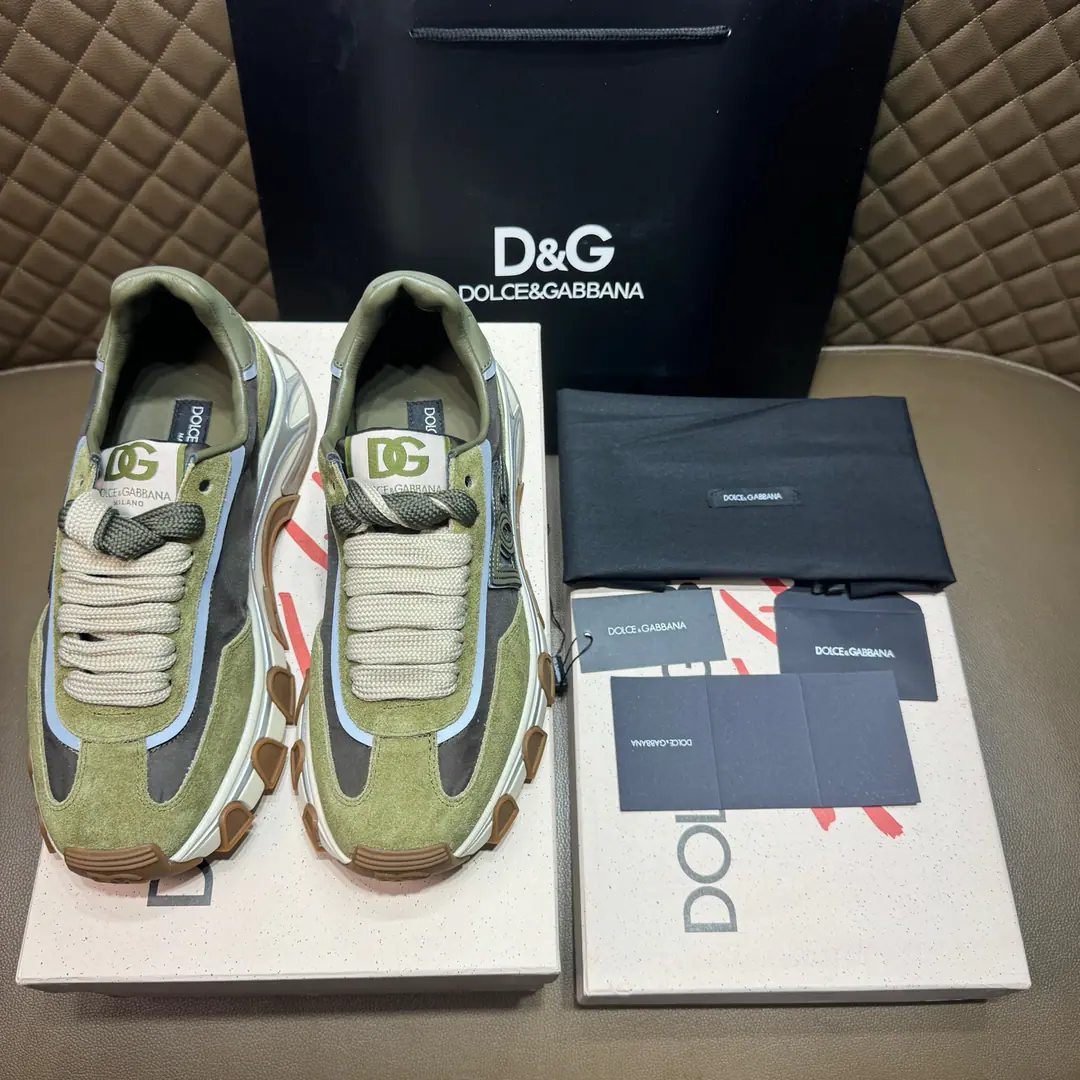 ••New••Dolce&Gabbana••DG✔️High-end Man's Movement•Leisure shoes.. Top counter, original single.. Original import of cattle skin Multiple material integration design➕Importing cattle and skins Skins and feet.➕OriginalTPRIt's a lot of strength.. Size: 39-44（38, 45Custom）