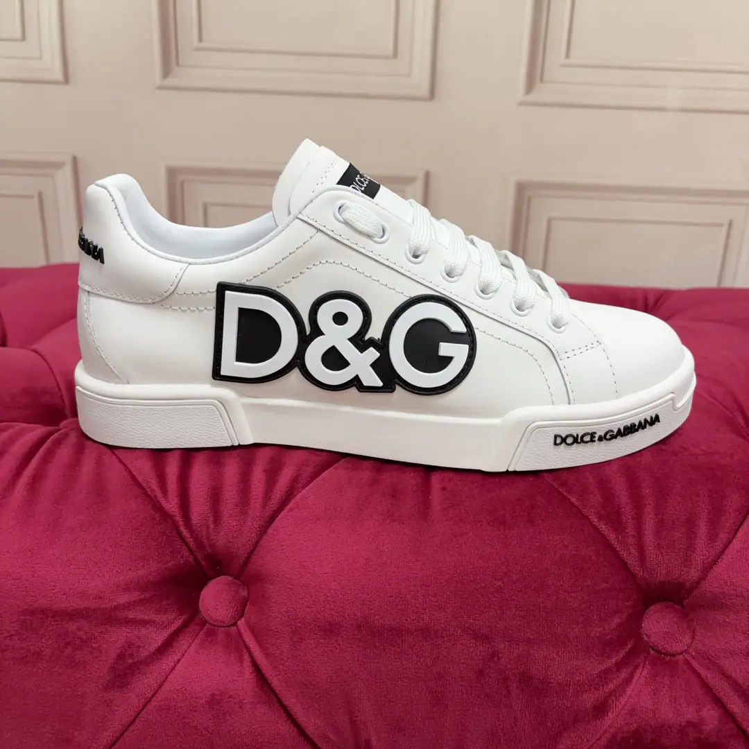 High-end version Quality The brand.DOLCE & GABBANA 2025New paragraph Top Version High-end quality A custom-made adjective. BangDG♪ A little radiant ♪ Nice job. Many people like to import cattle at the top.+Process The white silk sheep. Perfectly interprets the latest inspiration of shoe-shoes. The classics and fashions are one of the luxury dreams of the high quality of fashion. Codes 35-45 Standard code number