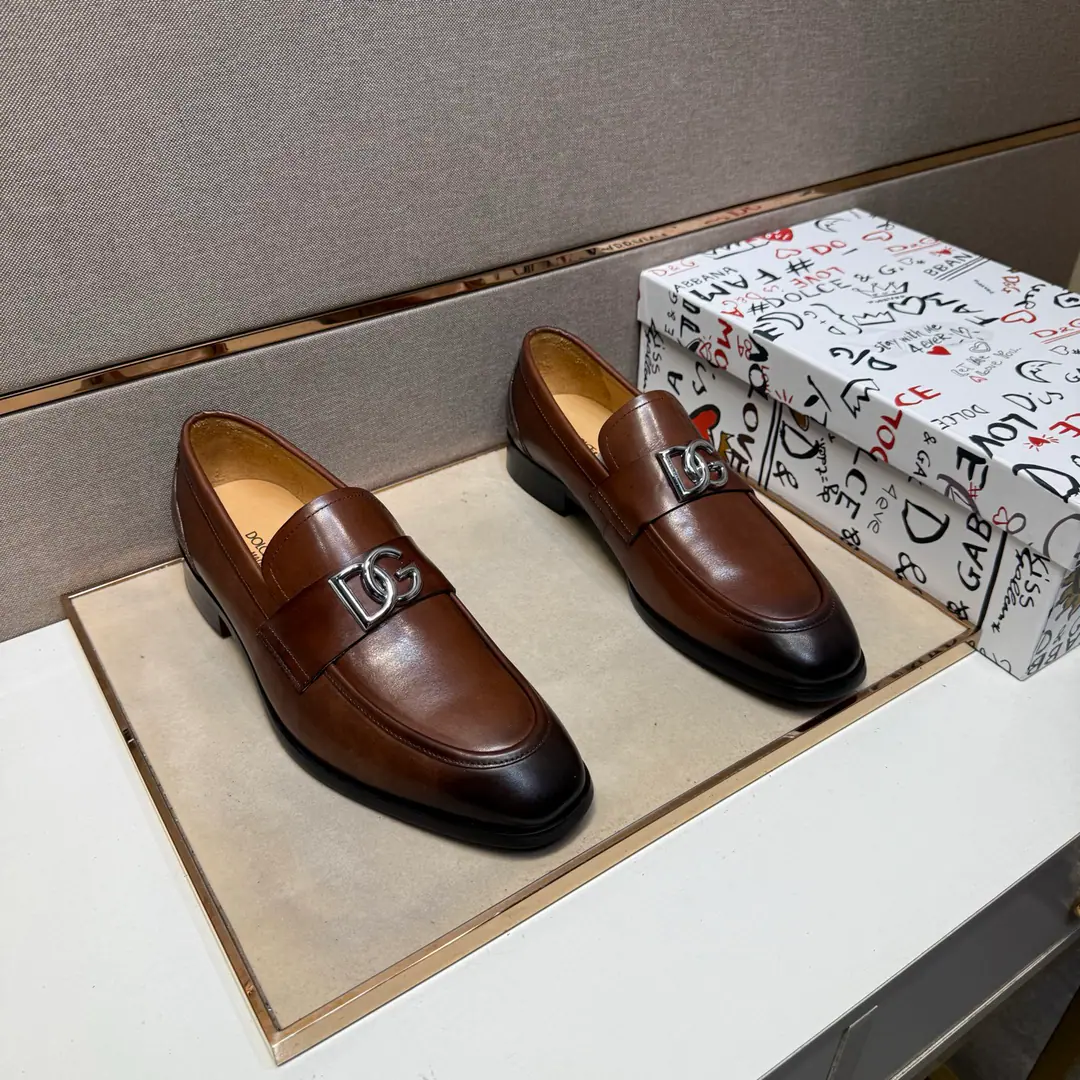 ⬛️Plant price【DG～】Men's leisure shoes. 2025zThe cabinet is being sold simultaneously. 🔶Codes:38-44#️⃣ 🔷2Color🔜The shoe face is spelt in a cow's skin.➕In the cow's skin., I'm comfortable with air., Shoes under the sole.: Original comfort-resistant skating base, ⚠️In-kind📱Shoot!🎬It's better in kind.📢📢📢