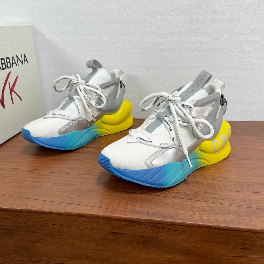 Dolce&Gabbana/Ducha Banner. A man's new pair of leisure shoes. The sneakers are made of multiple materials., Integrating the fabriced shoes into leather and rubber elements, SilkprintlogoCrude circle band decoration and give reconciliation, Alien rubber compounded underlays are marked.“DG”Marking, The tongue and the back of the shoe.logoLabel, Fashion atmosphere, Not one., A new language that is bright and modern.. The fabric is lined with a logo and a staircase., Fashion atmosphere on foot！Full package！ Codes: 39-40-41-42-43-44 Skins.（45/46You're not going to back off.） The cargo.: CK1699Tie it. White
