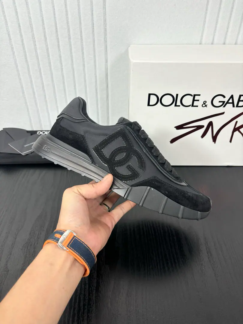 •Dolce&Gabbana••DG✔️High-end Man's Movement•Leisure shoes.. Top counter, original single.. Original import of cattle skin Multiple material integration design➕Importing cattle and skins Skins and feet.➕OriginalTPRIt's a lot of strength.. Size: 39-44（38, 45Custom）