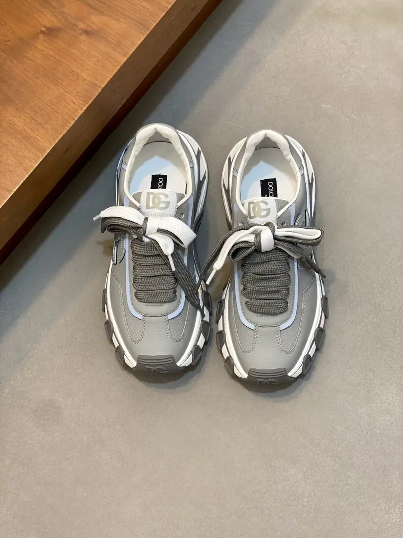 【DG】 Top Couple money., Size: Women36-40.Men39-44. (Women41.Men38.45.46Do it.） Dolce&Gabban 2026The latest couple's sneakers. Fires are on sale.. OriginalZPReload and Dismantlement. Repeatedly retweets. Yes, sir.1:1Restore！Top luxury. Soft and cozy. Fashion and leisure. It brings a quality of excellence and grace. And the wonderful comfort of the upper foot. Top-level purchase version of shoe face: Oxford.+Lacey paste. Uchi.: In the skin of the watered cow. Otsumi!: Original development𝐓𝐏𝐔andPhylonGroup Bottom Shoe pads.: Ecloth cushions., Pocket leather. Packaging: Original Configuration Full Packaging