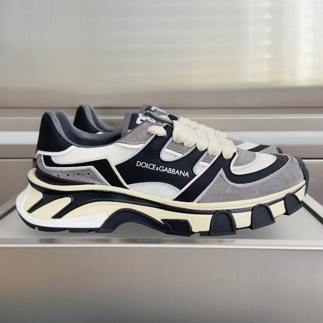 Top Version: Couple money. Dolce&GabbanaDucha Banner. D&GLatestCountry RoadSeries Couple money. Thick Leisure Sports shoes This one.DG Country RoadThe sneakers are the perfect combination of modern style and comfort.,To make you a man of grace at any time.. nylon and cow-skin sneakers.,Yes.DGEmbellishment Send a cabinet for fine packaging🛍📦 ▪️ Fabulous.: Original customized head-level cattle skin+Network ▪️ Uchi.: Original custom customised in soft sheep skin ▪️ Shoes under the sole.: Original modeling of slide-resistant rubber material ▪️ Bottom: 4.5CM ▪️ Size: Men38-46 （38/46Custom