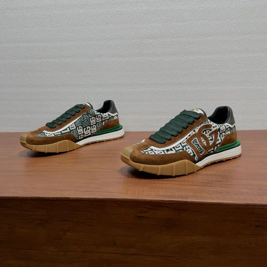 Dolce&Gabbana/Ducha Banner. Men's fabrics with flower sneakers. This sneakers is made of a fury cow leather with a cowboy canvas on the face of a fabric., Details of the skin of the cow on the shoe face, Side Capitalise“DG”The letters are marked separately., Collapse style design, It's a lot of fashion.. I've got a lot of shoes.DGMarking, The back of the heel is covered in a tweezer.logoMarking, A new language that is bright and modern.. The inside of the cow's skin is equipped with a plaque of cattle., It's a pair of two-colour rubber., Fashion atmosphere on foot！Full package！ Codes: 39-40-41-42-43-44 Skins.（38/45You're not going to back off.）