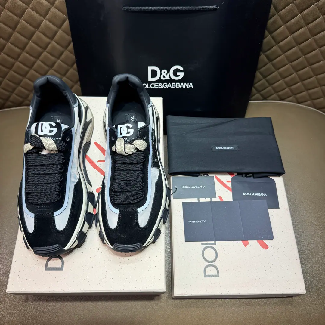 ••New••Dolce&Gabbana••DG✔️High-end Man's Movement•Leisure shoes.. Top counter, original single.. Original import of cattle skin Multiple material integration design➕Importing cattle and skins Skins and feet.➕OriginalTPRIt's a lot of strength.. Size: 39-44（38, 45Custom）