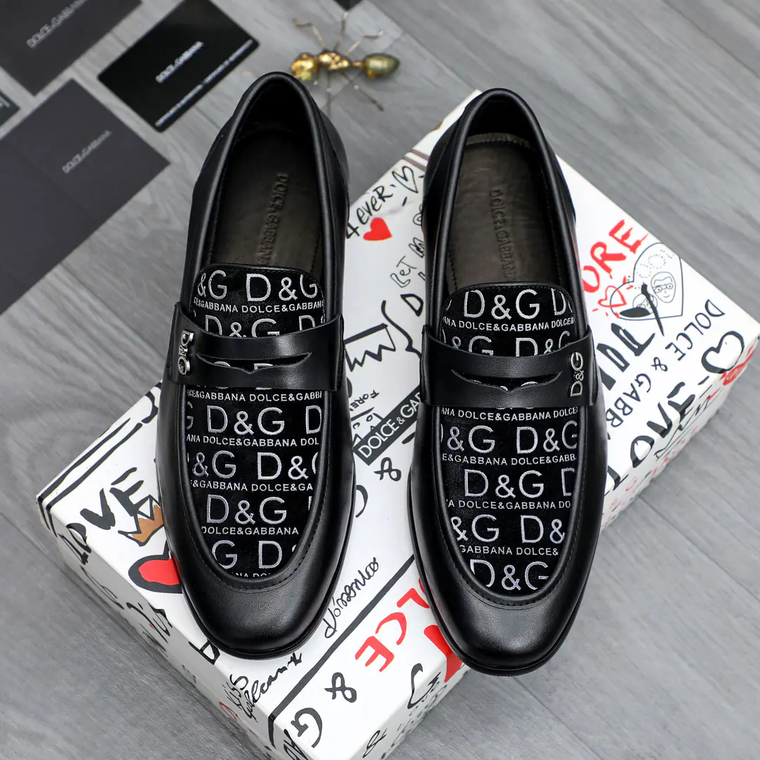 Trade marks: DG （Ducha Banner.）Business shoes. Positive code number: 38-45（46.47I'll make sure I don't change it.） Commodity materials: The best is the skins of the cattle, grinding the sandnail. In the cow's skin. Original rubber floor