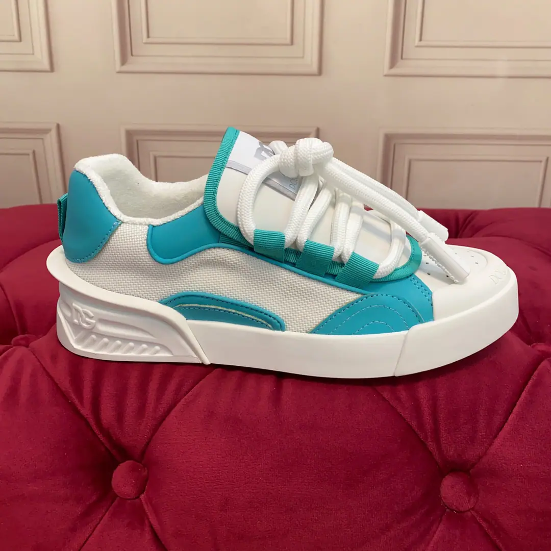 High-end version Quality The brand.DOLCE & GABBANA 2025New paragraph Top Version High-end quality A custom-made adjective. BangDG♪ A little radiant ♪ Nice job. A lot of people like to import silk cow skins at the top.+Network In the black towel. Perfectly interprets the latest inspiration of shoe-shoes. The classics and fashions are one of the luxury dreams of the high quality of fashion. Codes Women35-41 Men38-45 Standard code number