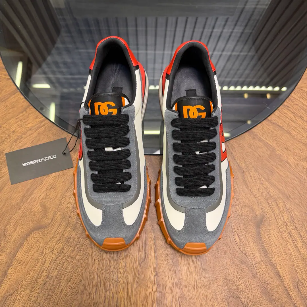 Dolce&Gabbana/Ducha Banner. A man's new recreational shoes. The sneakers are made of multiple materials., nylon fabric shoes blended into bright leather., Leather and rubber elements, And there's a reflection detail., SilkprintlogoDouble design for coarse circle and flat band, Square shoe head., The rubber coatings of the bottom and gear are marked with the magnified bottom of the rubber bubble.“DG”Marking, I've got a lot of shoes and brands.logoStereolabel, Fashion atmosphere, Not one., A new language that is bright and modern.. The fabrics are covered with a logo, a cattle mat., Fashion atmosphere on foot！Full package！ Codes: 39-40-41-42-43-44 Skins.（38/45You're not going to back off.）