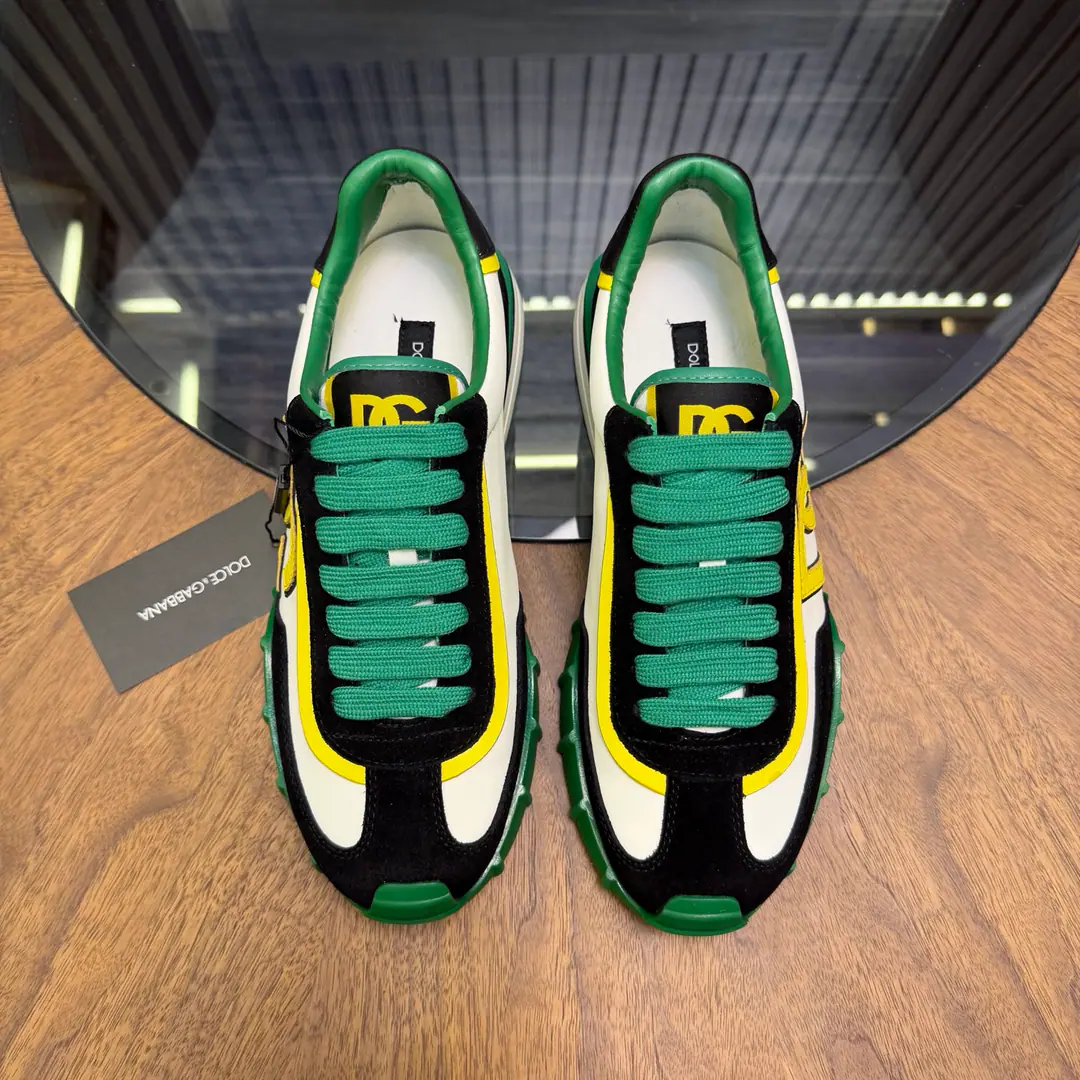 Dolce&Gabbana/Ducha Banner. A man's new recreational shoes. The sneakers are made of multiple materials., nylon fabric shoes blended into bright leather., Leather and rubber elements, And there's a reflection detail., SilkprintlogoDouble design for coarse circle and flat band, Square shoe head., The rubber coatings of the bottom and gear are marked with the magnified bottom of the rubber bubble.“DG”Marking, I've got a lot of shoes and brands.logoStereolabel, Fashion atmosphere, Not one., A new language that is bright and modern.. The fabrics are covered with a logo, a cattle mat., Fashion atmosphere on foot！Full package！ Codes: 39-40-41-42-43-44 Skins.（38/45You're not going to back off.）