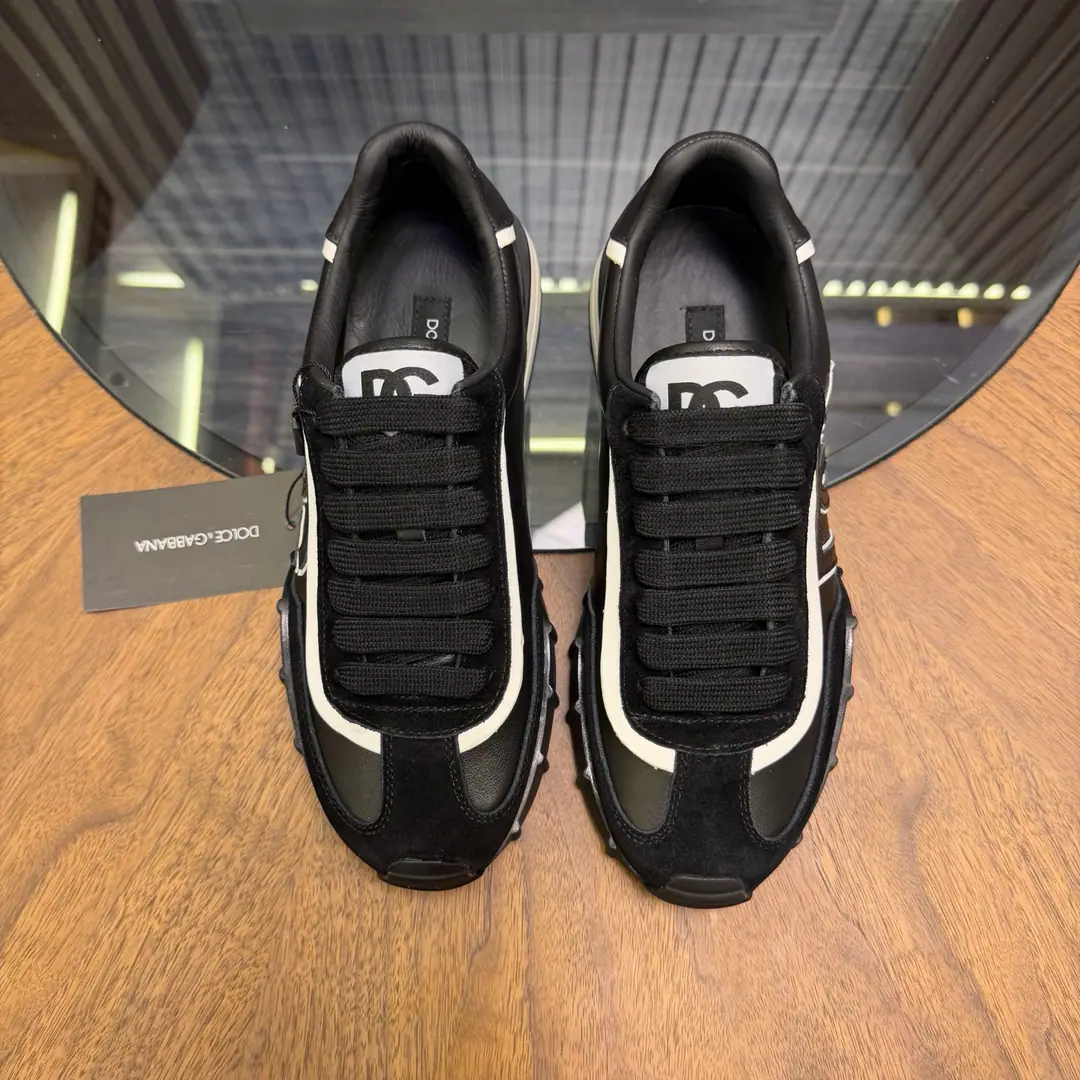 Dolce&Gabbana/Ducha Banner. A man's new recreational shoes. The sneakers are made of multiple materials., nylon fabric shoes blended into bright leather., Leather and rubber elements, And there's a reflection detail., SilkprintlogoDouble design for coarse circle and flat band, Square shoe head., The rubber coatings of the bottom and gear are marked with the magnified bottom of the rubber bubble.“DG”Marking, I've got a lot of shoes and brands.logoStereolabel, Fashion atmosphere, Not one., A new language that is bright and modern.. The fabrics are covered with a logo, a cattle mat., Fashion atmosphere on foot！Full package！ Codes: 39-40-41-42-43-44 Skins.（38/45You're not going to back off.）