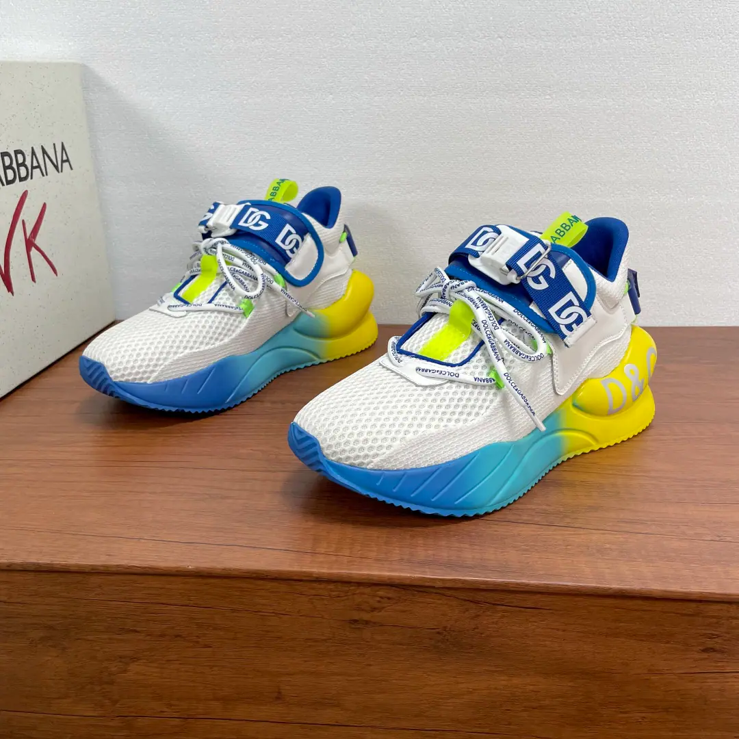 Dolce&Gabbana/Ducha Banner. Men's new fabrics and leisure and sports shoes. The sneakers are made of multiple materials., Leather and rubber elements are integrated into the fabric net eye-shoe surfaces, SilkprintlogoA coarse circle band decorated and given to the band, Magic stickers andDGA separate multi-fixing, Alien rubber compounded underlays are marked.“DG”Marking, The tongue and the back of the shoe.logoLabel, Fashion atmosphere, Not one., A new language that is bright and modern.. The fabric is lined with a logo and a staircase., Fashion atmosphere on foot！Full package！ Codes: 39-40-41-42-43-44 Skins.（45/46You're not going to back off.） The cargo.: CK1699Tights. White