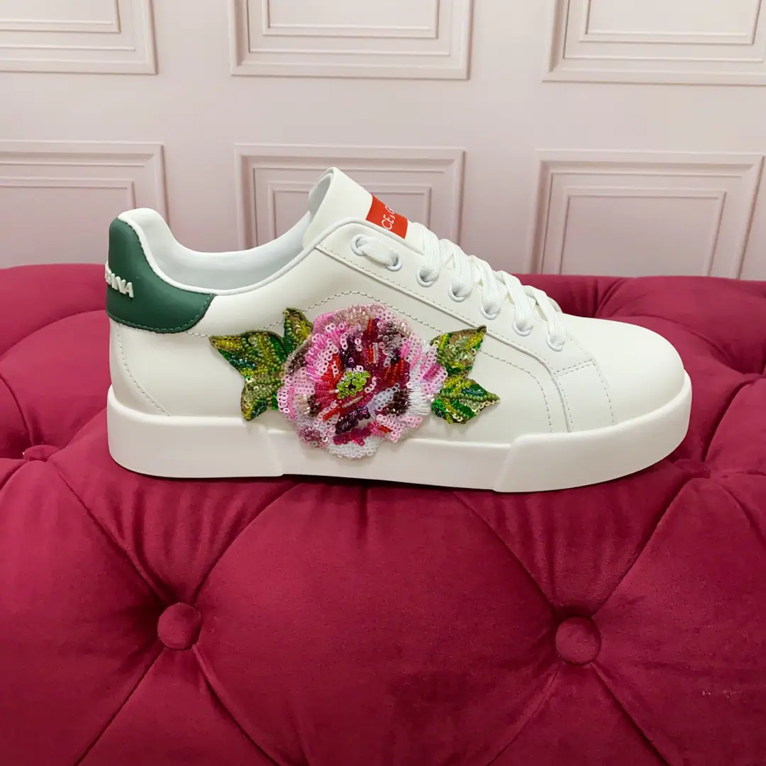 【DG*】 Female-Size: 35-41. High-end version Quality The brand.DOLCE & GABBANA 2025New paragraph Top Version High-end quality A custom-made adjective. The branding of letters is a beautiful and beautiful thing. Nice job. Many people like to import cattle at the top.+The flower of heavy labor. In sheep. Perfectly interprets the latest inspiration of shoe-shoes. The classics and fashions are one of the luxury dreams of the high quality of fashion.