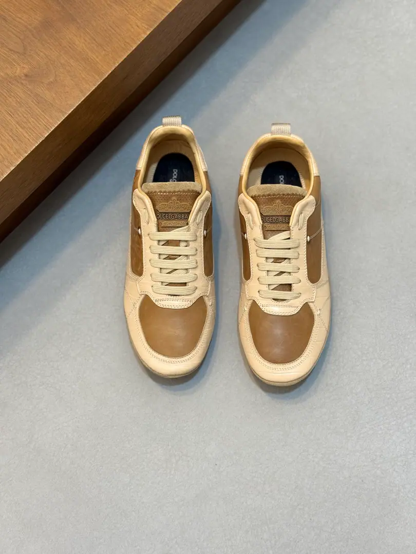 DGDuchabana fashion shoes., High-end fine men's leisure sports shoes！Imported top-deep cow skins with a glowing silk cloth., The bumping design is attracting the eye., Shoe tongue brand.logoDecoration, Excellent., SuperALevel！The copy comparison cabinet., It's not bad at all.！ Size:39-44（38.45Do it.）