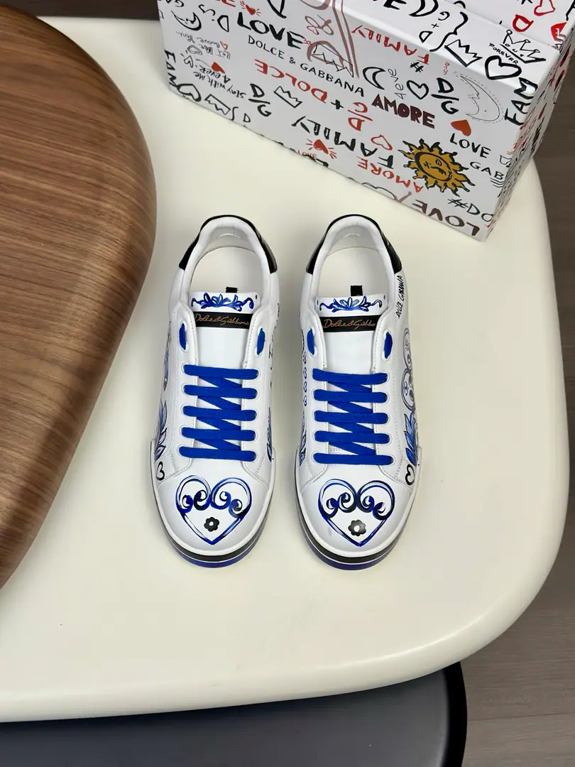 New, DGDucha Banner. Portofino - The graffiti, the cow-skinning sneakers. ♞size. 39~44 （Custom38.45.46） Marker Portofino Series of sneakers,It's a classic, Yong.,Now I'm a man of the world. Details resurfaced. Cow skin, flowers. DG The logo is a very delicate look.. Portofino Skins of cattle and sneakers.