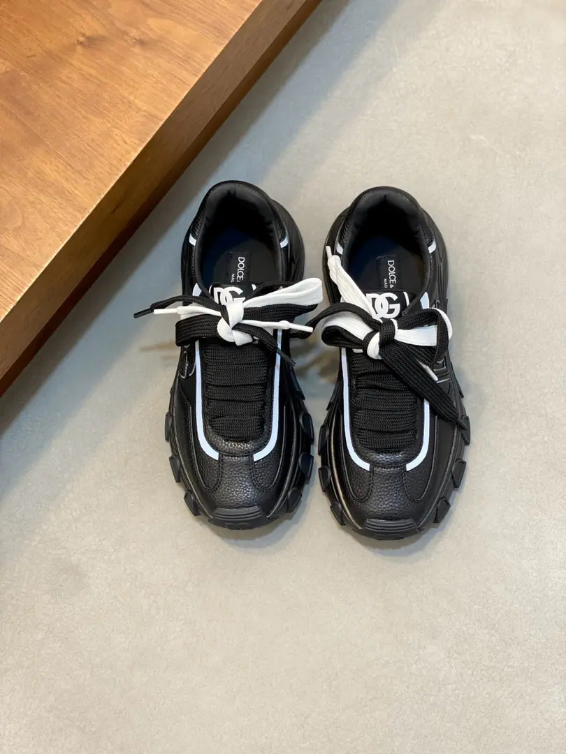 【DG】 Top Couple money., Size: Women36-40.Men39-44. (Women41.Men38.45.46Do it.） Dolce&Gabban 2026The latest couple's sneakers. Fires are on sale.. OriginalZPReload and Dismantlement. Repeatedly retweets. Yes, sir.1:1Restore！Top luxury. Soft and cozy. Fashion and leisure. It brings a quality of excellence and grace. And the wonderful comfort of the upper foot. Top-level purchase version of shoe face: Oxford.+Lacey paste. Uchi.: In the skin of the watered cow. Otsumi!: Original development𝐓𝐏𝐔andPhylonGroup Bottom Shoe pads.: Ecloth cushions., Pocket leather. Packaging: Original Configuration Full Packaging