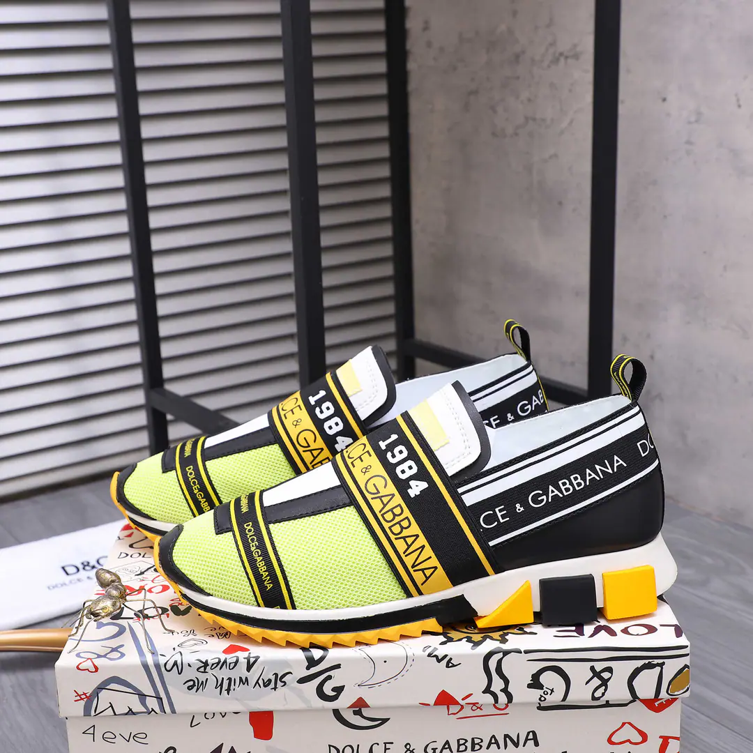 Trade marks: DG （Ducha Banner.）Couples' shoes. Positive code number: 36-46（45.46I'll make sure I don't change it.） Commodity materials: The skin of the cow is a little bit of a knitting of air-net shoes. Pioneer. Original rubber slider
