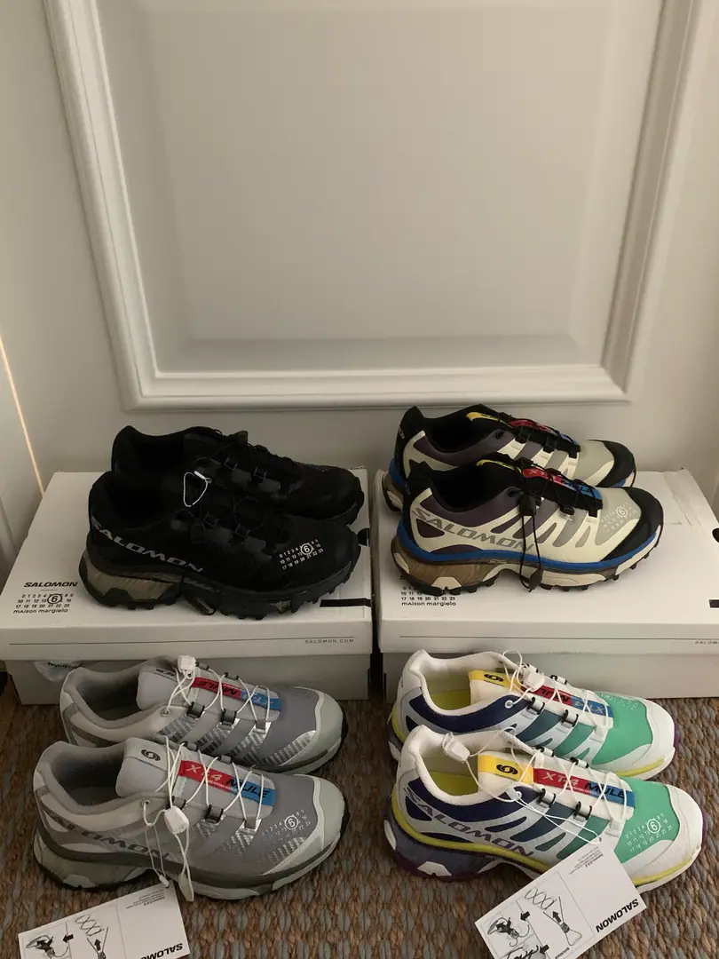 【The factory's product】Summer brand new stuff. Magira.MM6 × Salomon.SalomonJoint name XT-4 MULE MAISON MARGIELA Half-trawling exercise shoes outside~Unlock the new code for fashion outside！！ This one's more hot than I thought.！！He's been pushed around before he gets up...Full scorer of the wind., Margira's fashion gene.＋Salomon's outdoors. It's really a real name.！！ Give the soles enough support. Soft and moderate. Because there's no back heel. So the package is not that strong. It's more comfortable. It's a relief to wear feet. It's a strong shoe face. The carbon fibre textures look very high-end. The shoelace was designed for fast-draw ropes. Intermission leisure citywalk Outlanding, It fits the needs of the various settings., Especially the assembly of the suit. Subtract. Yoga pants and everything.！ It's really hard to buy.！It's a line in the old days. No reservation accepted！！ The secondary market gold code is already on fire.7-8kYes.！！ The process details are randomly compared.！！This brand has been selling for so long. And a little of its own. There's no shortage of technology.！！ About👟 The shoe face of the net eye., The shoe face is a pressure line with some geometry. The shoe face is a good one.！ Shoehead rubber package Protective design, Stylishly solid. Protect your toes. Kick-and-roll.！ Shoes mats are usedOrtholiteShoe pads., The world-class shoe brands use this brand for the most powerful thing: light. Soft Good elasticity.！No poison, no smell.！Pumping in front of the shoe cushion. And a subsector was built on the back of the shoe cushion., Increase Foot Comfort Comfort！！ Intensity at the bottom of the centreEVASeismic materials, Enhanced earthquake-proofing The rubber floor is a technology that only comes from outdoor shoes., The whole thing is designed to be nail-shaped. Blank is clear., ♪ On every soft and mud road ♪ Smooth the ground. Or the steep mountains and rocks can be easily managed.！Slipperproof grinding., You're a big grip.！It's a great performance.！！ The bottom stripes are more frequent., The bottom stripes of the different blocks are very strategic., The first half is like an arrow. Different directions., To prevent small rocks from getting stuck., The rear heel made a design that was higher than density. They're also using their patents on these shoes., It's for the mountain movement.3D Edging ChassisTechnology, It's the little red triangle on the soles of the shoe., It combines a carbon plate at the bottom of the outer bottom., Make it a stable system., To make the shoes more stable and more resistant. The shoes will weigh a little bit. After all, it's outdoor shoes.~I'm feeling strong. Steady and supportive.！! ⚠The code is the standard number., I'm gonna be a big fat-footer or a little bit more relaxed. Size: 36-36.5-37-38-38.5-39-40-40.5-41-42-42.5-43-44-44.5-45