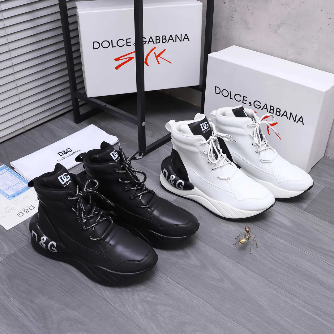 Trade marks: DG （Ducha Banner.）A couple of golf shoes. Positive code number: 36-46 （45.46I'll make sure I don't change it.） Commodity materials: The best is the skin of the cow and the shoe. Inside the net. A stairwell. Rubber Bottom