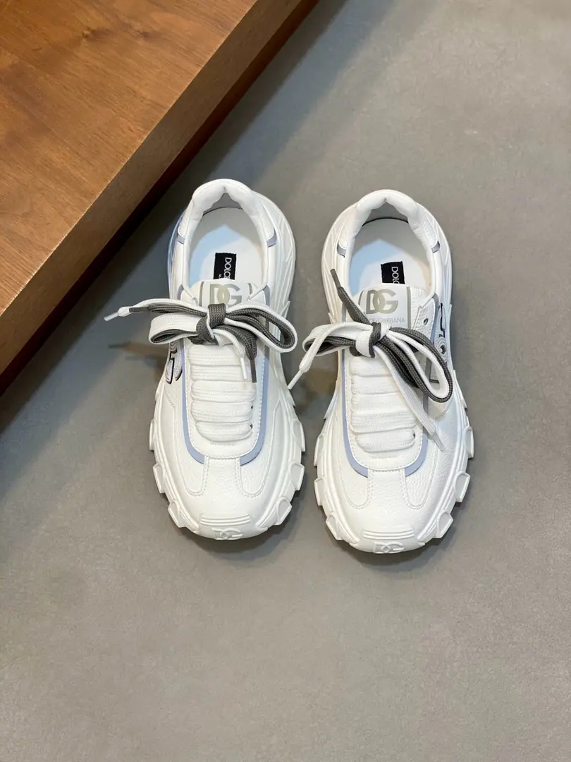 【DG】 Top Couple money., Size: Women36-40.Men39-44. (Women41.Men38.45.46Do it.） Dolce&Gabban 2026The latest couple's sneakers. Fires are on sale.. OriginalZPReload and Dismantlement. Repeatedly retweets. Yes, sir.1:1Restore！Top luxury. Soft and cozy. Fashion and leisure. It brings a quality of excellence and grace. And the wonderful comfort of the upper foot. Top-level purchase version of shoe face: Oxford.+Lacey paste. Uchi.: In the skin of the watered cow. Otsumi!: Original development𝐓𝐏𝐔andPhylonGroup Bottom Shoe pads.: Ecloth cushions., Pocket leather. Packaging: Original Configuration Full Packaging