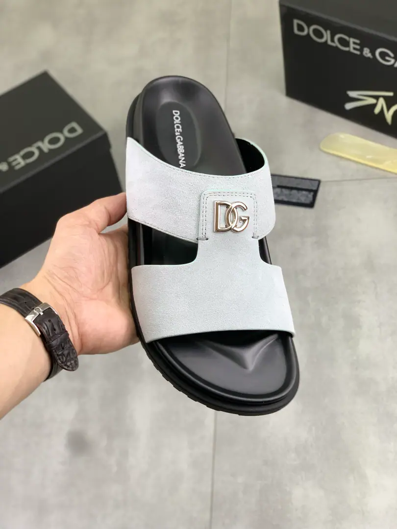Plant prices 【⚽️】 High-quality slippers💎💎💎 DGThe official network synchronizes the latest slippers.🩴 Market top version, Accept material matching Shoes comparison Process Comparison It's practical and qualitative.·It's a lot of things., The more you look, the more you smell.. Pure handicrafts Shoe-faced material, Italy🇮🇹Importing cow skin Quality water in the interior to dye the skin of the sheep Original high-quality private custom set-up（It's so cozy.） Size: 39-44 Colours: Multicolorable Colour Optional