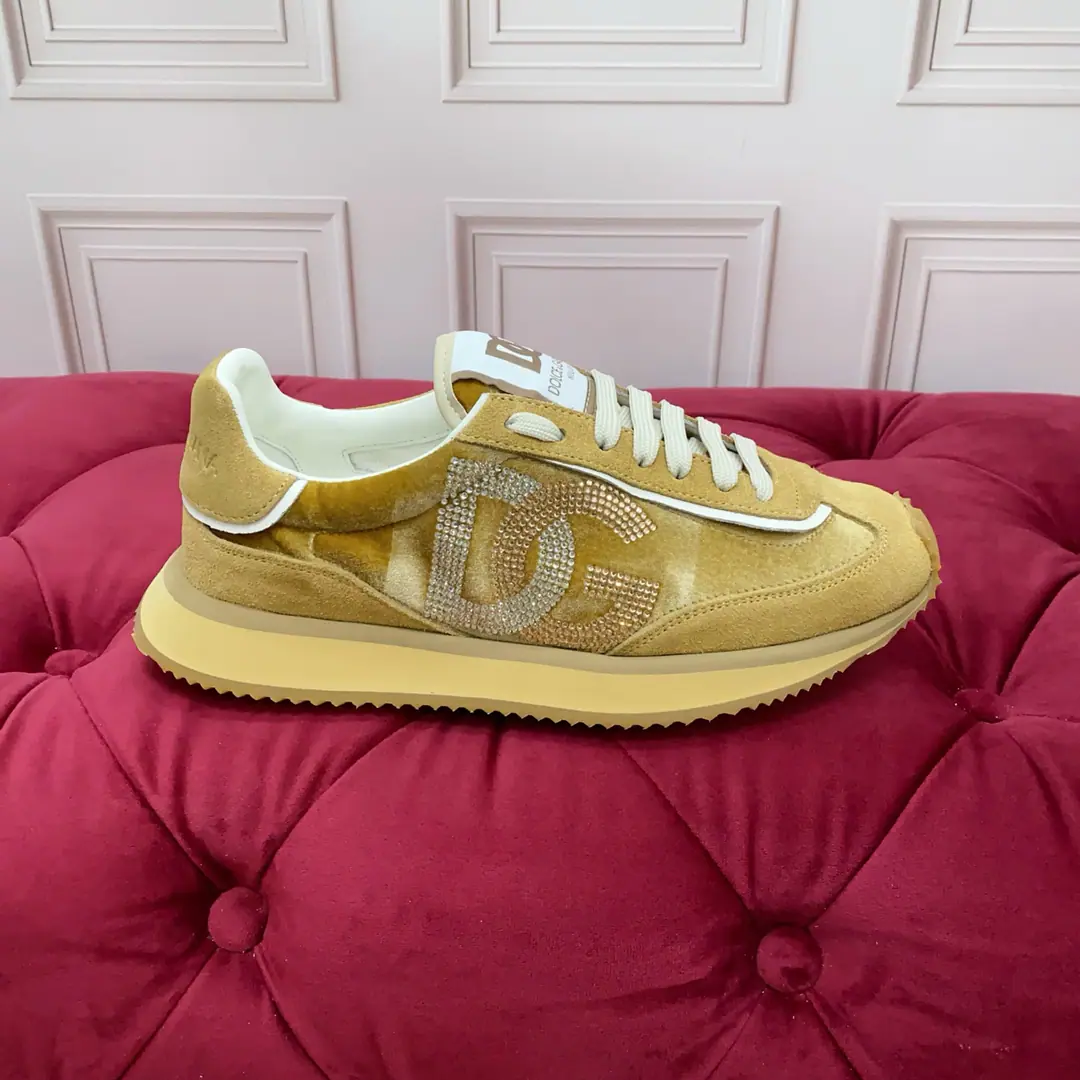 【DG*】 Couple money.-Size: 35-44（.45.46.Do it.） High-end version DOLCE & GABBANA 2025New paragraph Debug six months after The slow work is the only way to make a distinctive brand of dentures. The 3D drill process is a beautiful luxury. Nice job. A lot of people like it. The top-end cattle imports,+Imported wool Bulls. Perfectly interprets the latest inspiration of shoe-shoes. The classics and fashions are one of the luxury dreams of the high quality of fashion. Standard code number:35-46
