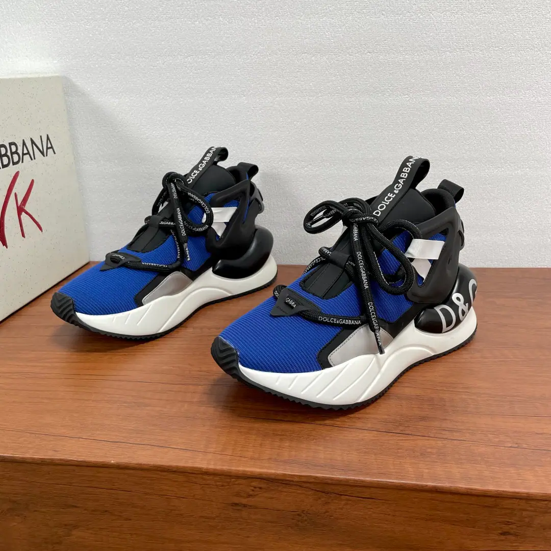 Dolce&Gabbana/Ducha Banner. A man's new pair of leisure shoes. The sneakers are made of multiple materials., Integrating the fabriced shoes into leather and rubber elements, SilkprintlogoCrude circle band decoration and give reconciliation, Alien rubber compounded underlays are marked.“DG”Marking, The tongue and the back of the shoe.logoLabel, Fashion atmosphere, Not one., A new language that is bright and modern.. The fabric is lined with a logo and a staircase., Fashion atmosphere on foot！Full package！ Codes: 39-40-41-42-43-44 Skins.（45/46You're not going to back off.） The cargo.: CK1699Tie it. Blue